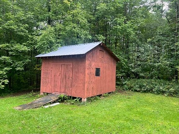 4th image of 844 Ridge Rd