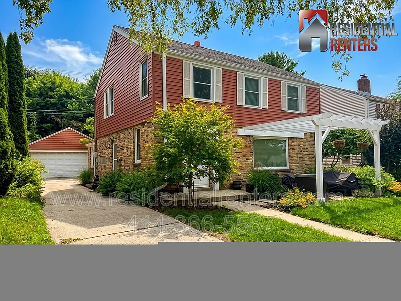 3 bed, 1.5 bath, 2039 sqft, $2,995 — Photo 2
