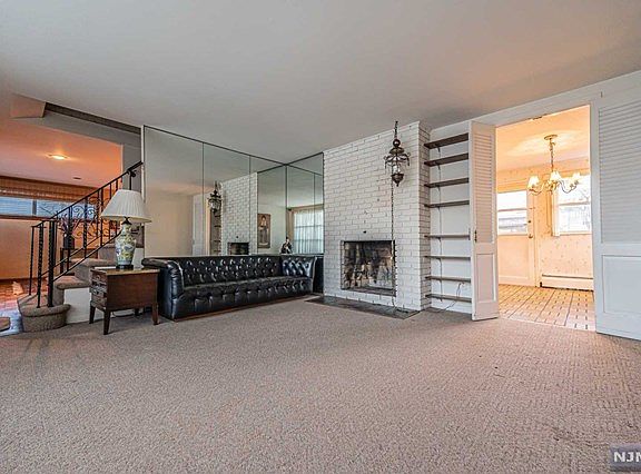 2nd image of 250 Linden Pl