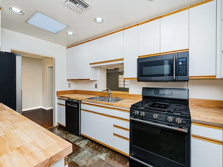 2827 E La Cienega Pl — Photo 11