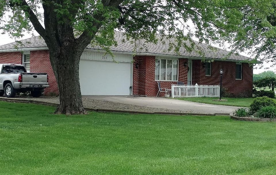 1st image of 555 N Gillcrest Dr