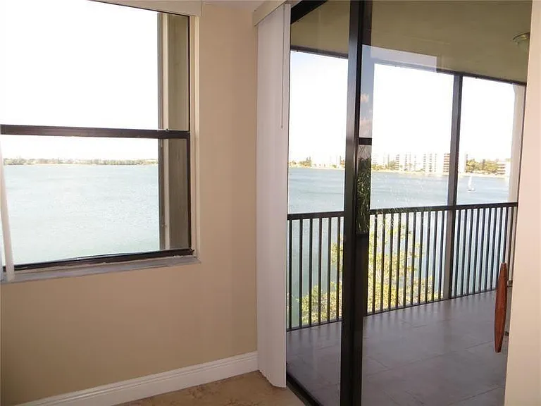 110 Lake Emerald Dr #409 — Photo 8