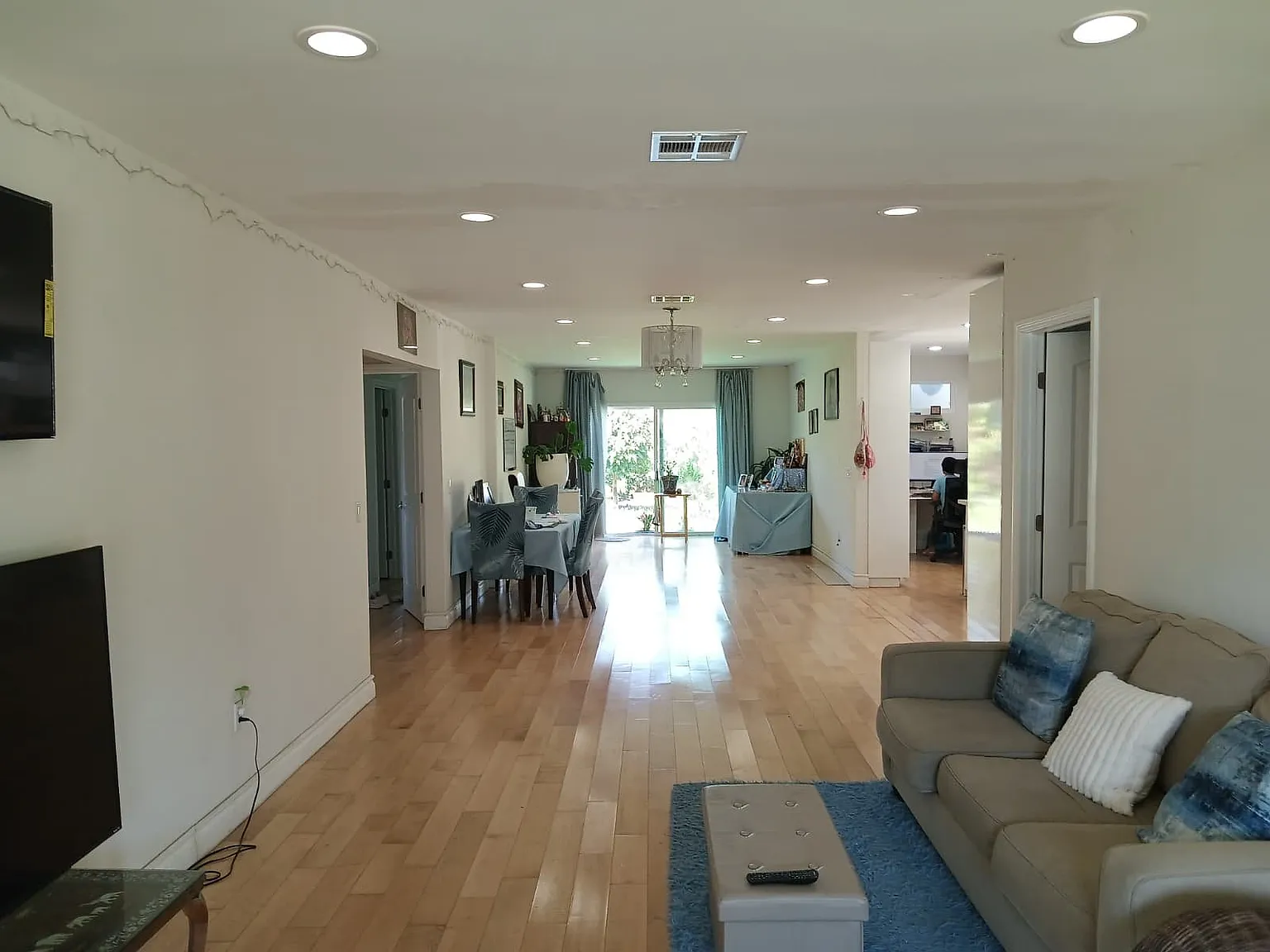 Private room with shared bathroom — Photo 4