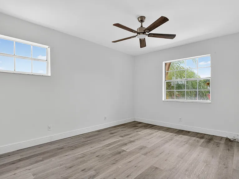 495 SE 8th St #242 — Photo 19