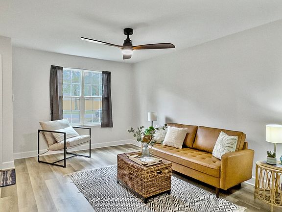 5th image of 306 Crestview Dr APT B