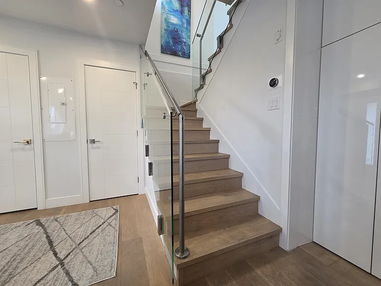 2881 Georgia St E — Photo 6