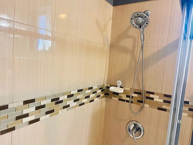 Full bathroom located in the Hall on the 2nd floor adjacent to Bedroom #4 has a Shower, Bath tub and Vanity. Host will provide clean towels, basic travel size hygiene products, blow dryer, cleaning products, toilet paper and paper towels.