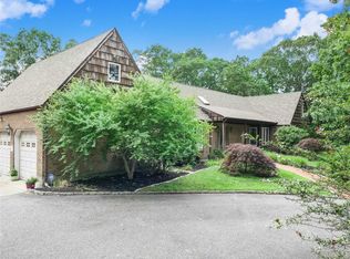 5 Marie Ct, Brookhaven, NY 11719