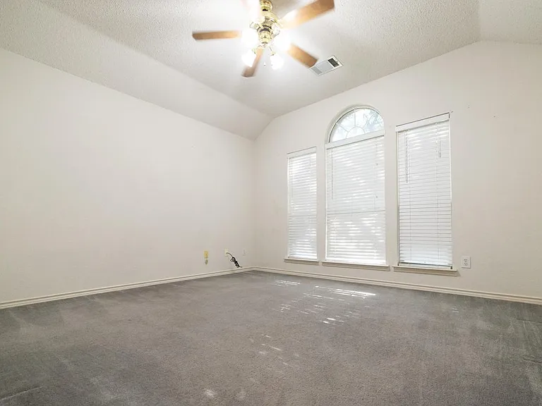 3404 Almond Ln — Photo 9