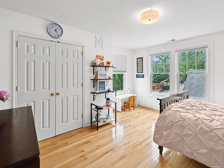 5213 Cathedral Ave NW — Photo 35