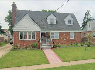1065 N 6th St, New Hyde Park, NY 11040