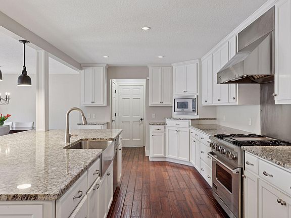 2nd image of 20 Oriole Ln