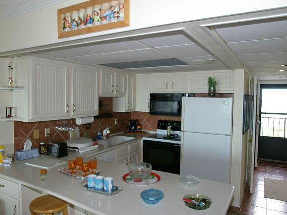 Kitchen with all appliances