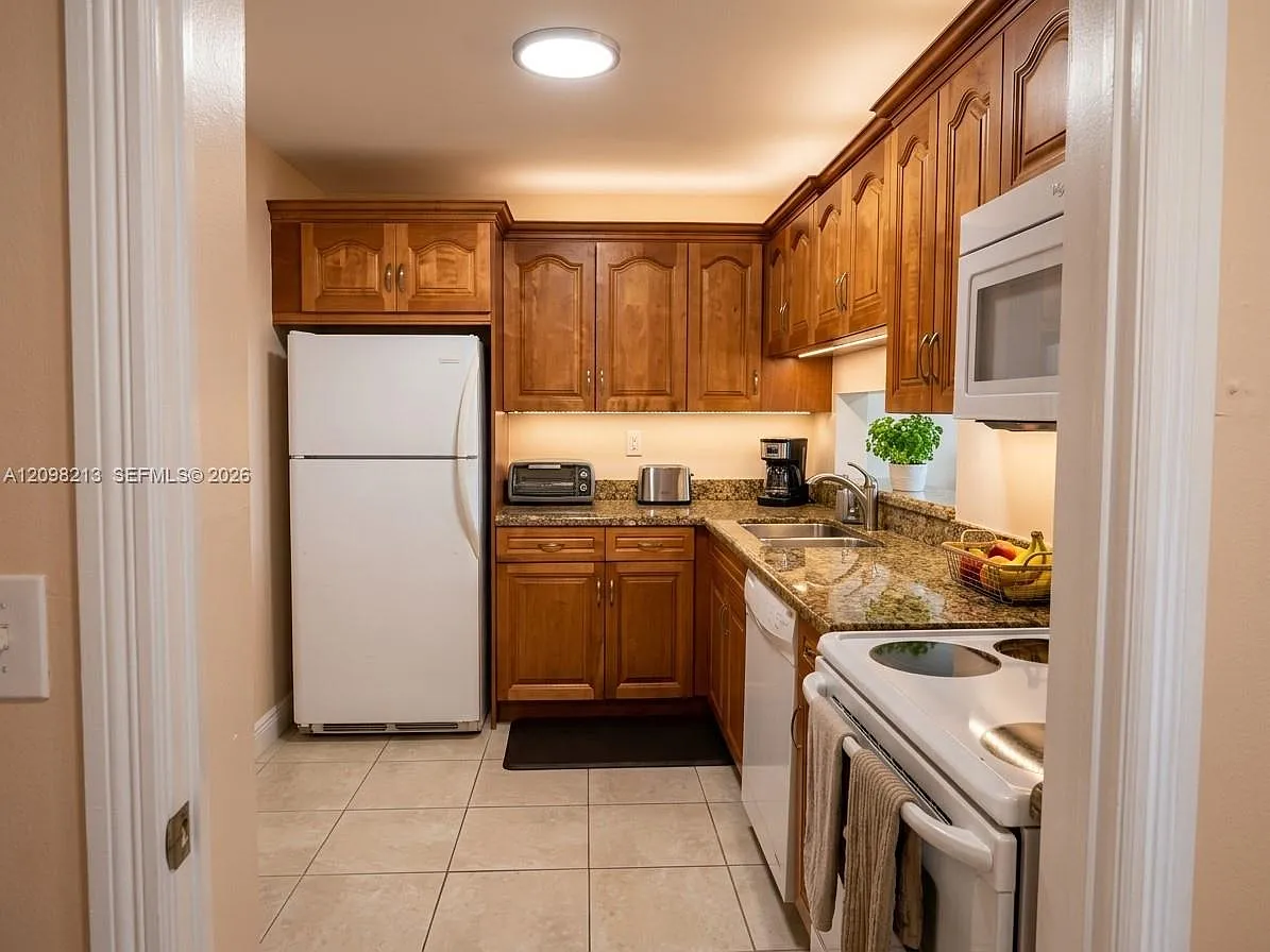 The Horizons Condo #5 — Photo 4