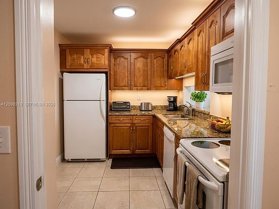 4th image of 8065 SW 107th Ave APT 115