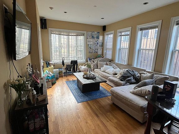 2nd image of 148 Hillside St #3D