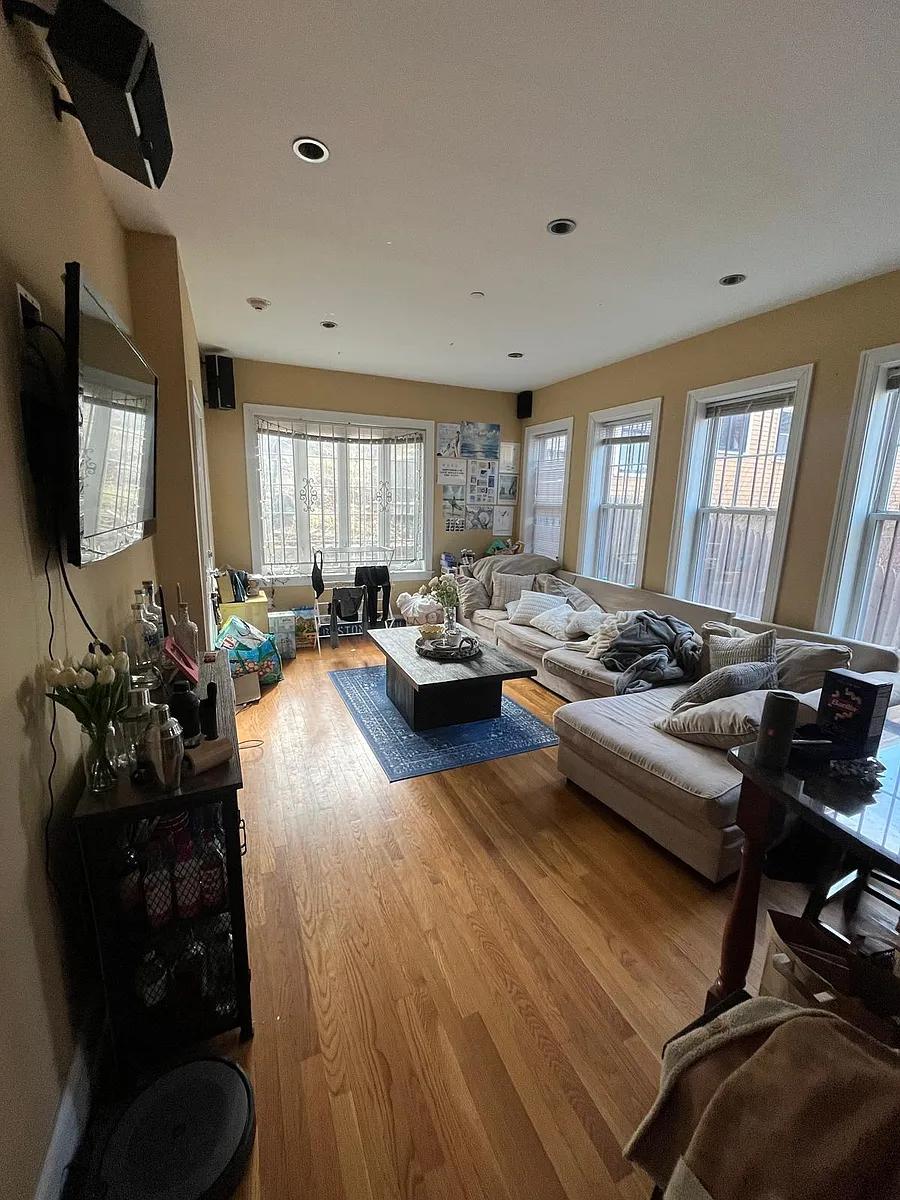 Building Photo - 148 Hillside St #3D