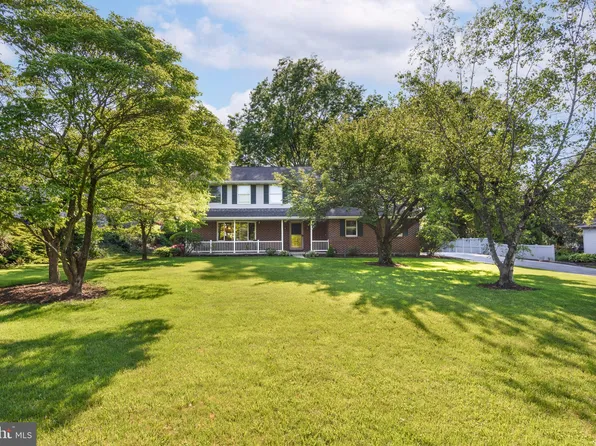 1830 Briarcreek Ln, Middletown, PA 17057