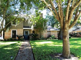 107 Catalpa St, Lake Jackson, TX 77566