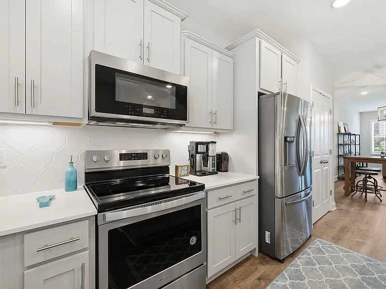 976 Gateway Commons Cir — Photo 4
