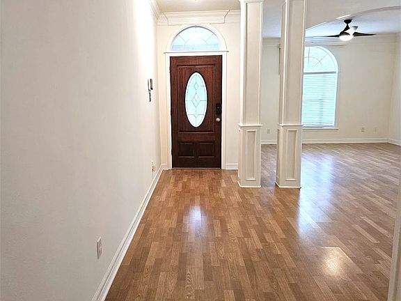 4th image of 301 Augsburg Ln