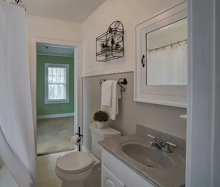 2 bed, 720 sqft, $1,600 — Photo 3