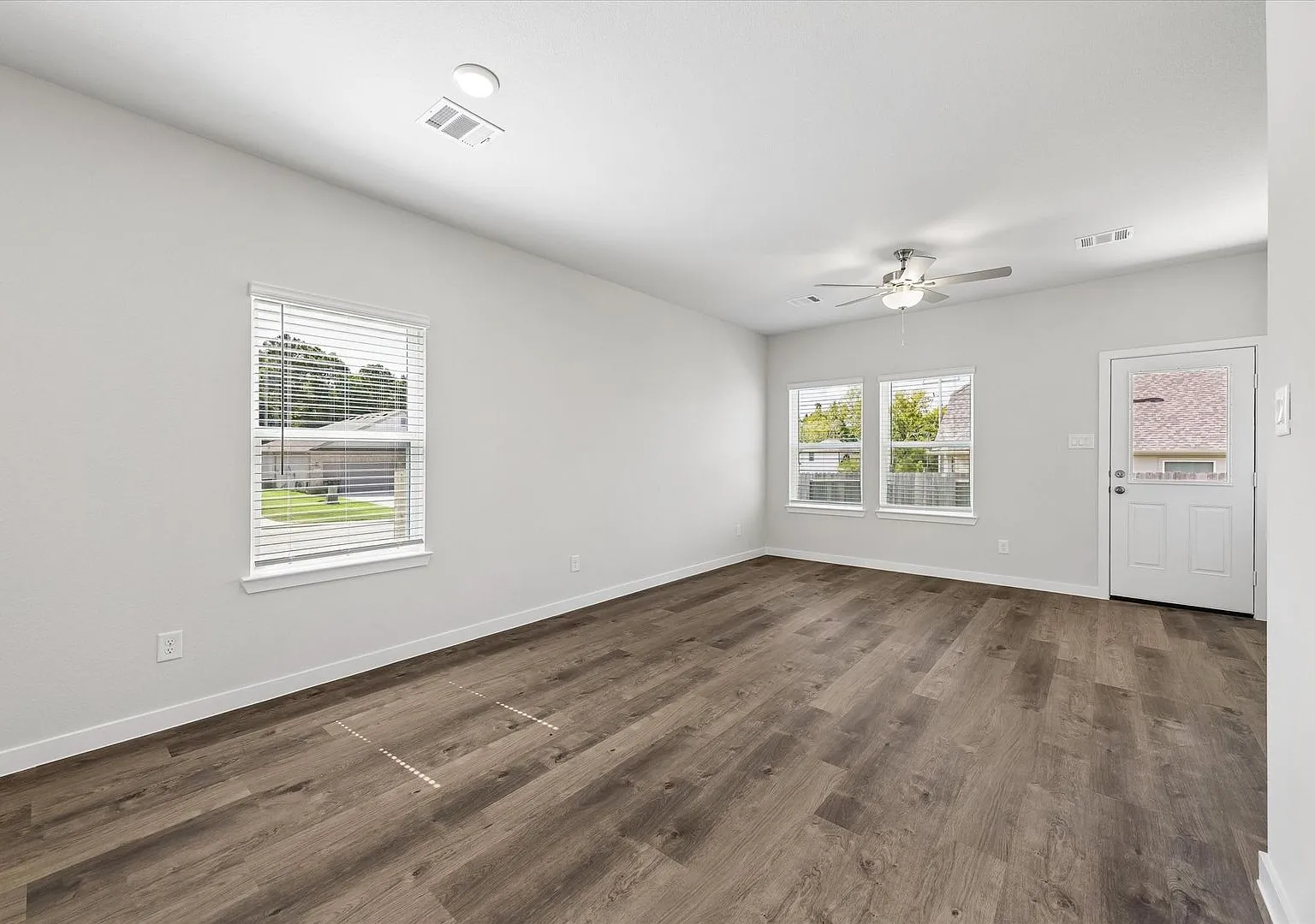 Brand-New 3-Bed Willis Home on Corner Lot with Covered Patio — Photo 4