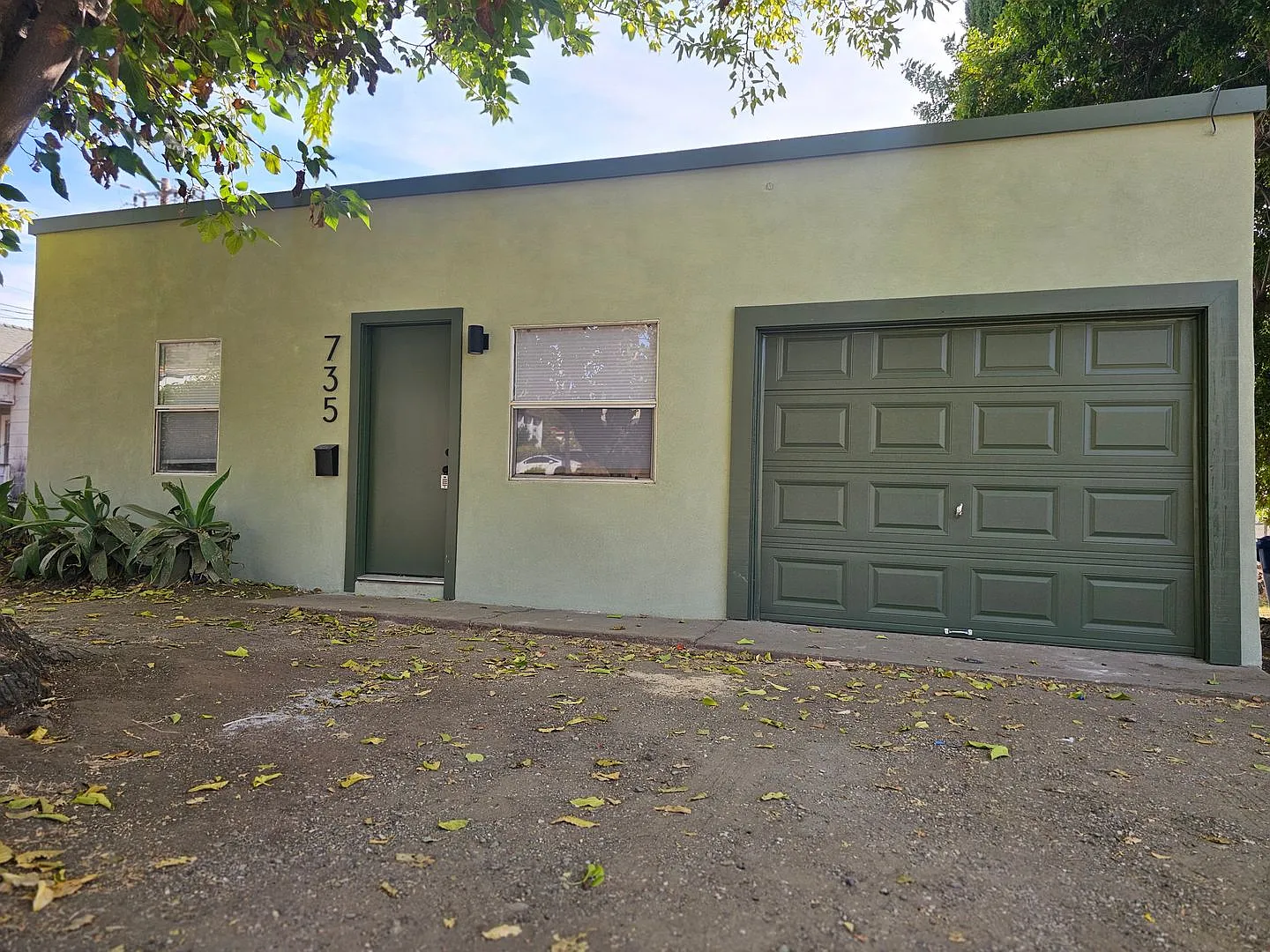 0163 735 & 745 Grand Avenue — Photo 1