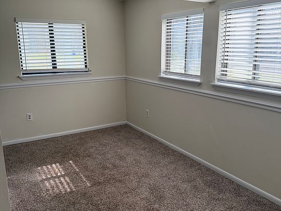 3rd image of 370 Genesis Cir #2