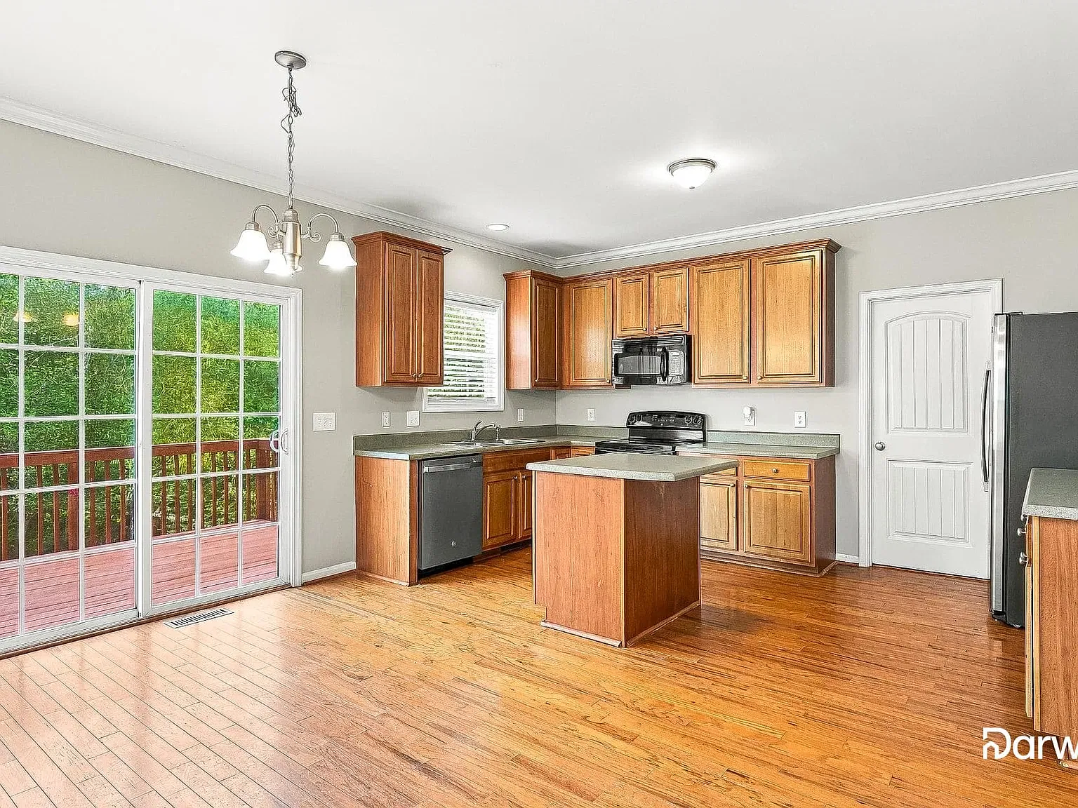 4 bed, 2.5 bath, 2266 sqft, $2,070 — Photo 2