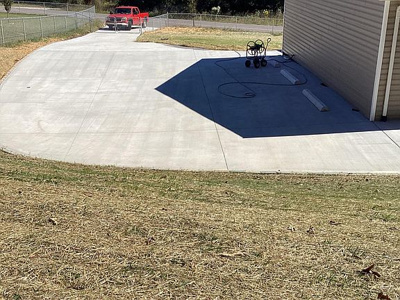 Parking side and driveway
