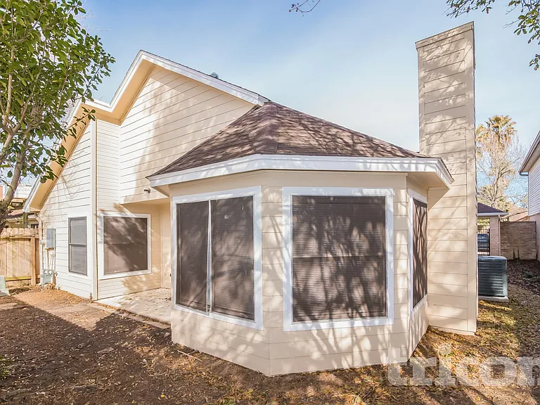16027 Hidden Acres Dr — Photo 14