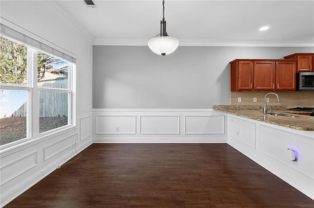 4 bed, 2.5 bath, 2186 sqft, $2,640 — Photo 3