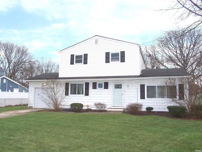 70 Pear St, Brentwood, NY, 11717