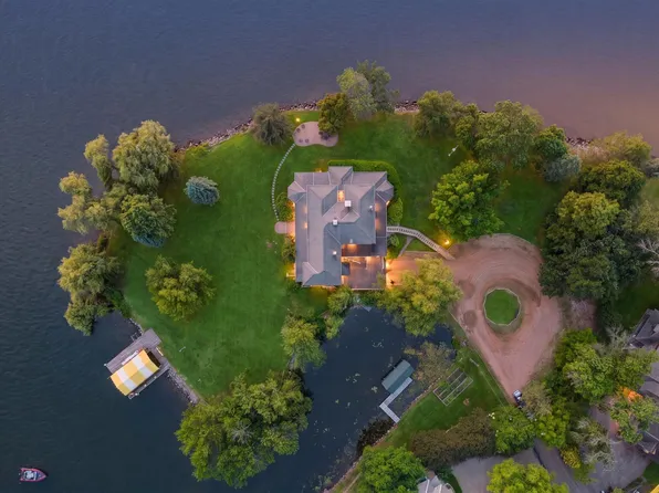 3845 Northome Rd, Deephaven, MN 55391