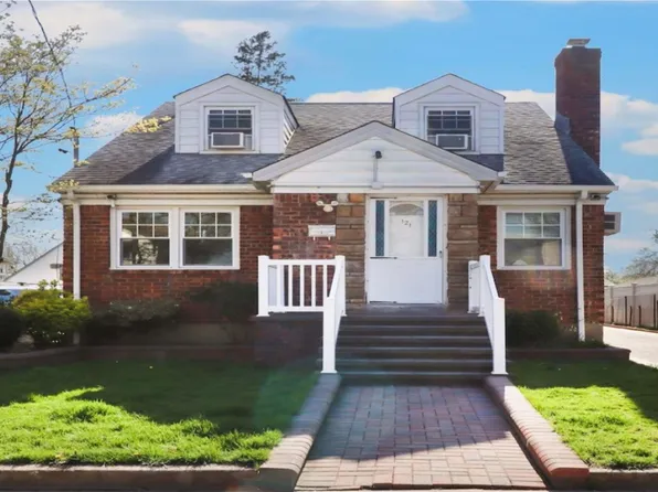 121 N 2nd Street, New Hyde Park, NY 11040