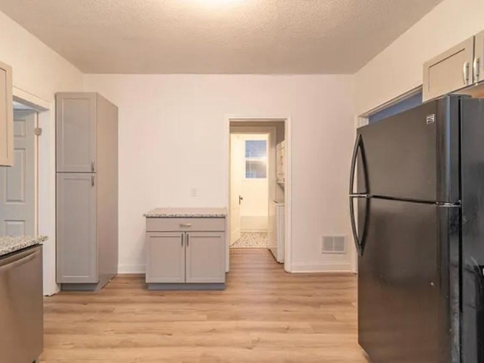1st image of 4350 Saint Lawrence Ave #2