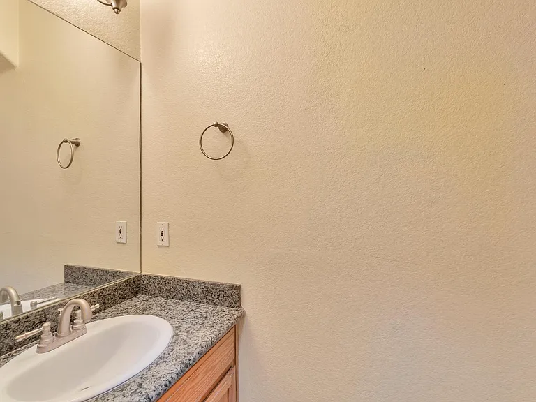 1061 Vermont Ave — Photo 27
