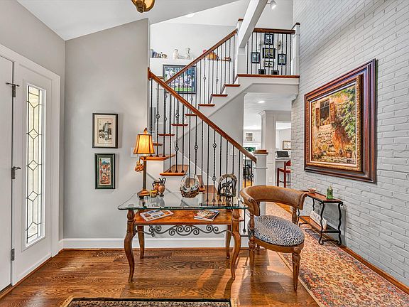 5th image of 253 Island Green Dr