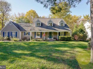 102 Lake Dr, Sterling, VA 20164