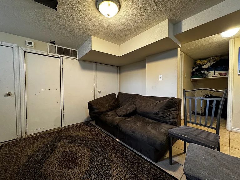 308 Hawthorn St #4 — Photo 11