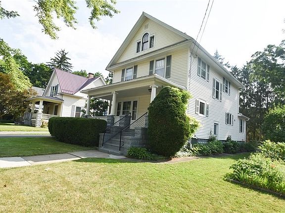 2nd image of 110 Lillie St