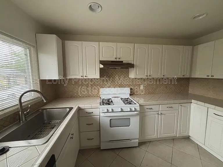 210 Goetting Way — Photo 9