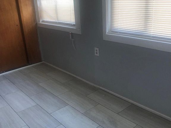 5th image of 8112 S Manistee Ave