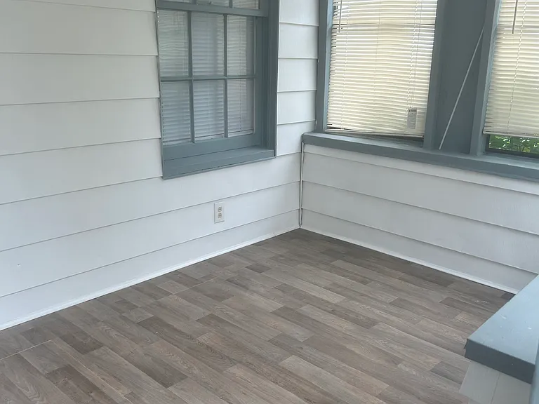 1057 Green St — Photo 9