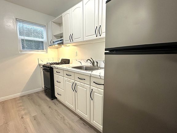 2nd image of 4460 Mississippi St #10