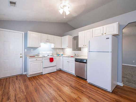 4th image of 2088 Belmont Dr