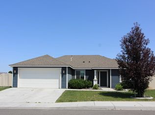 1043 S Blueberry Pl, Kennewick, WA 99338