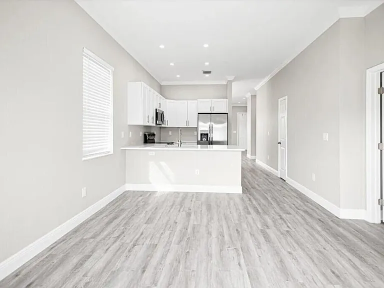 132 NW 11th Ave #132 — Photo 6
