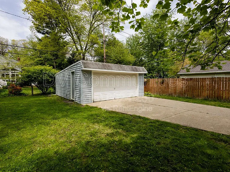 1584 Maple Rd — Photo 23